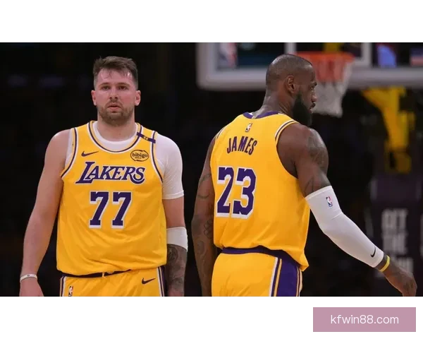 詹姆斯谈东契奇受伤雷霆首节攻势如潮致湖人惨败